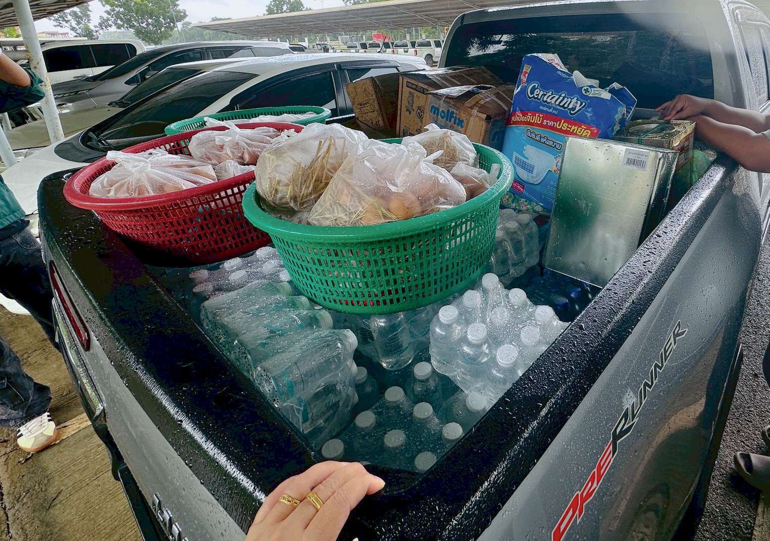 LINE_ALBUM_มอบของศูนย์อพยพสระแก้ว_250730_3